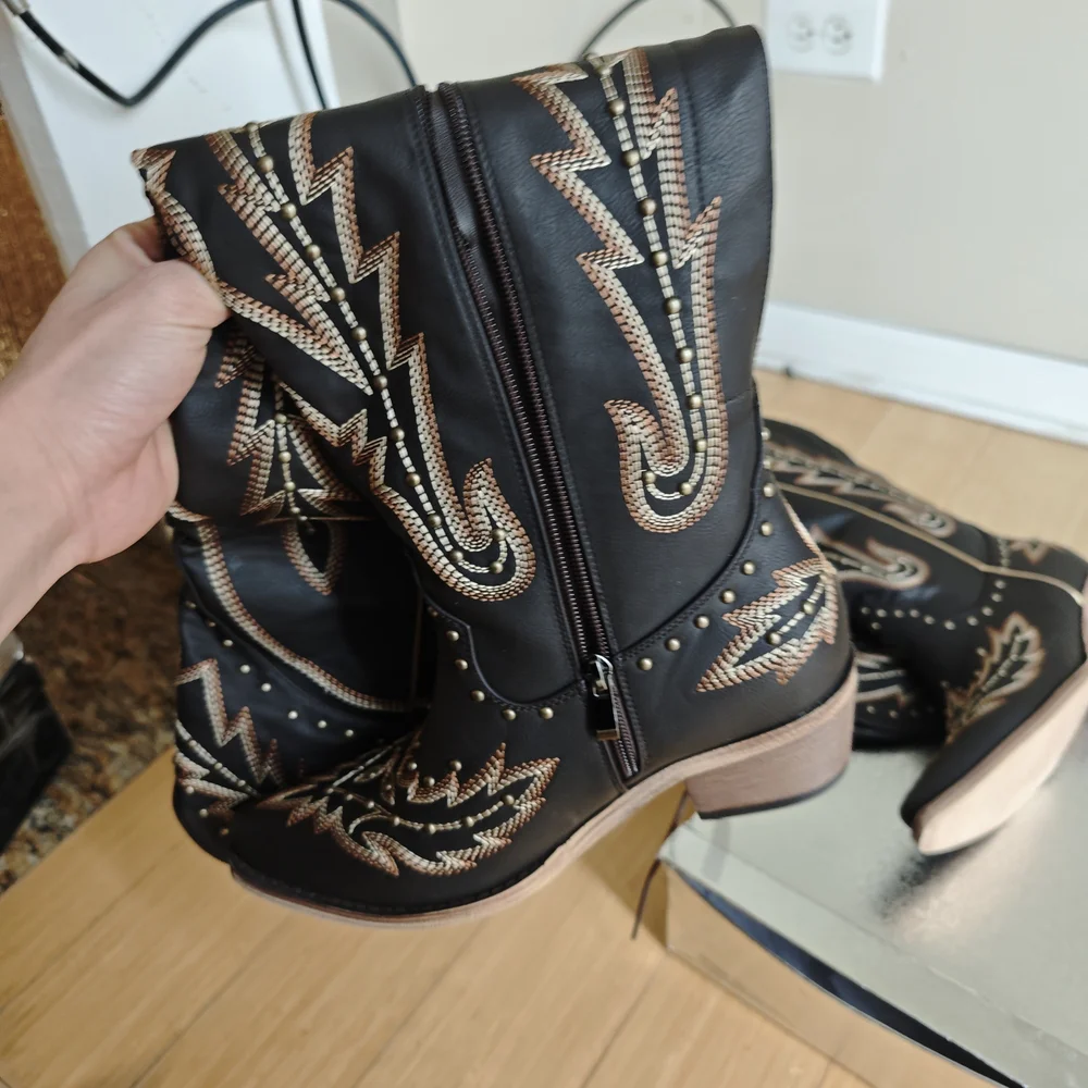 Embroidered Black Western Boots - Picture 3 of 8